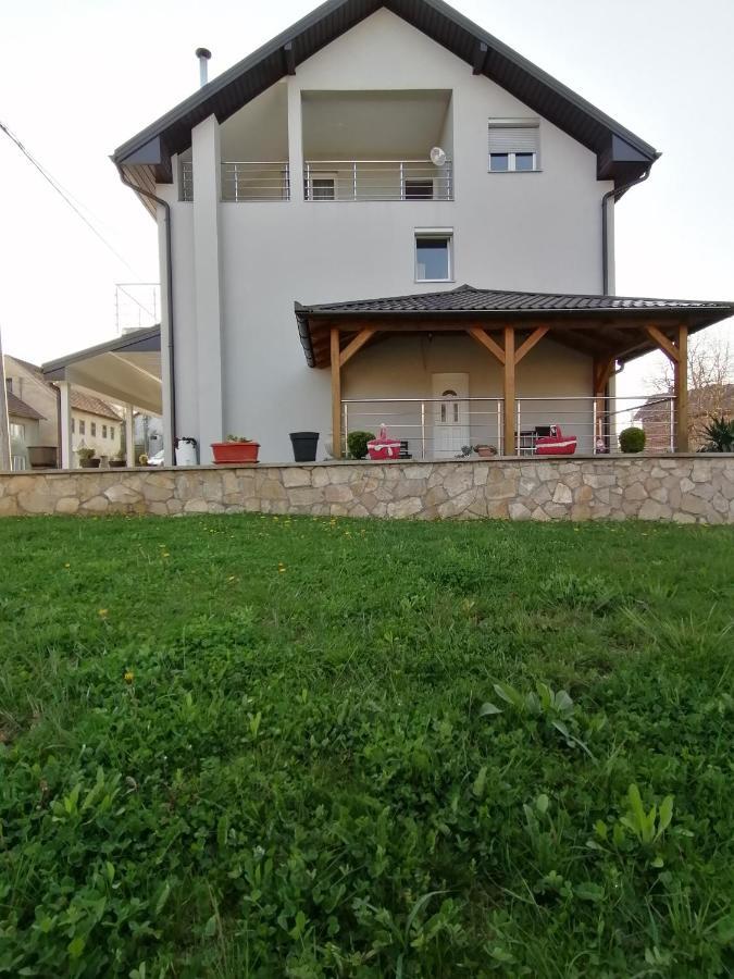 Guest House Mylan Licko Petrovo Selo Экстерьер фото