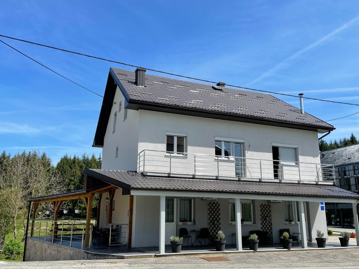 Guest House Mylan Licko Petrovo Selo Экстерьер фото